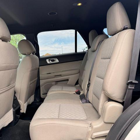 Photo of 2014 WHITE PLATINUM MET TRI-COAT Ford Explorer