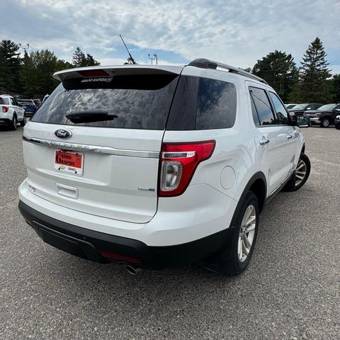 Photo of 2014 WHITE PLATINUM MET TRI-COAT Ford Explorer