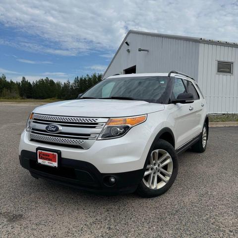 Photo of 2014 WHITE PLATINUM MET TRI-COAT Ford Explorer
