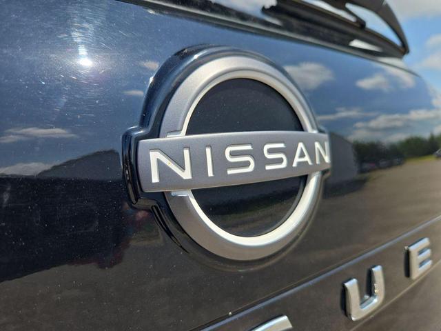 Photo of 2023 Super Black Nissan Rogue