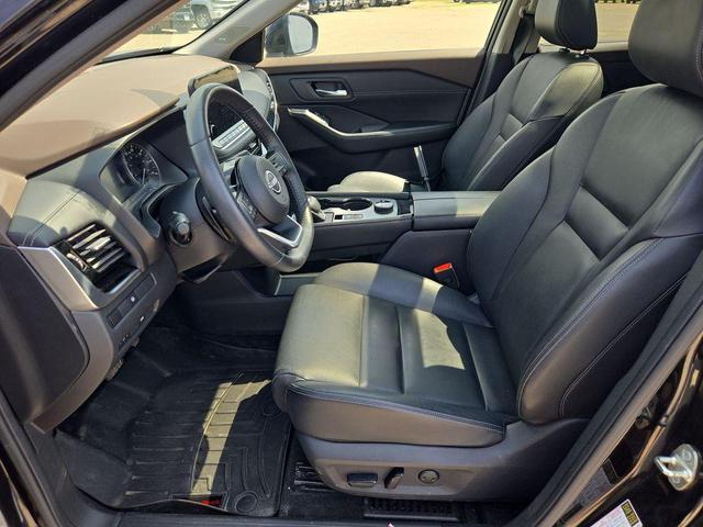Photo of 2023 Super Black Nissan Rogue