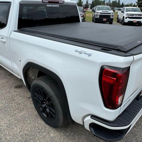Photo of 2022 Summit White GMC Sierra 1500