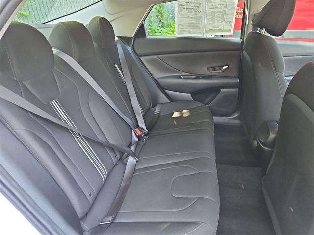 Photo of 2022 Quartz White Hyundai ELANTRA