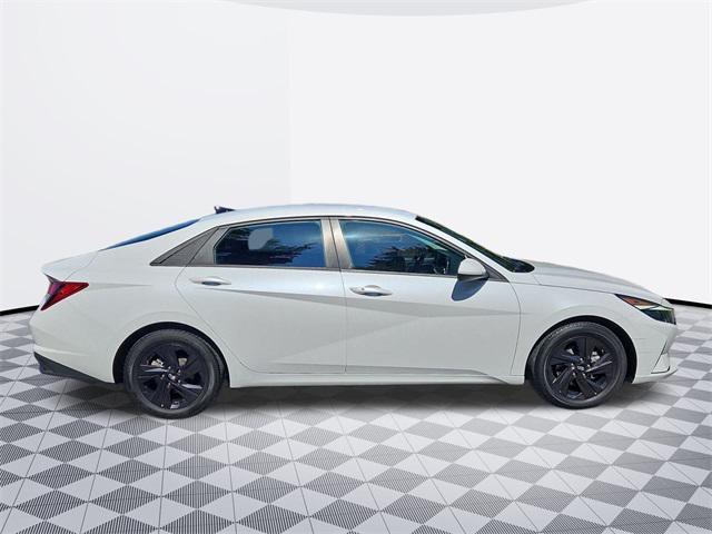 Photo of 2022 Quartz White Hyundai ELANTRA