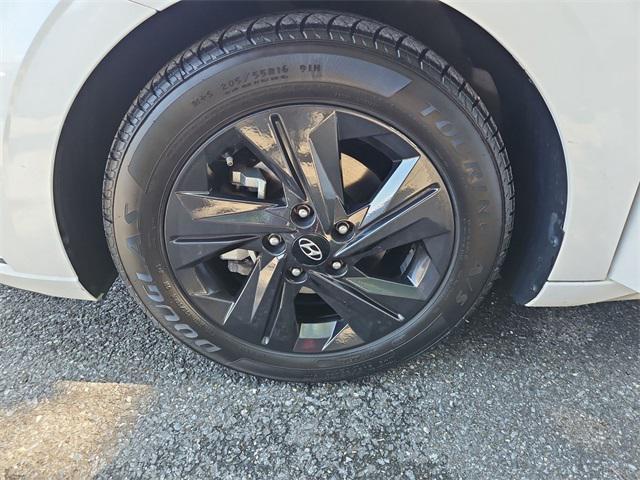 Photo of 2022 Quartz White Hyundai ELANTRA