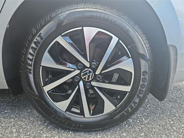 Photo of 2022 Pyrite Silver Metallic Volkswagen Jetta
