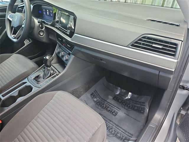 Photo of 2022 Pyrite Silver Metallic Volkswagen Jetta