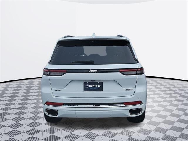 Photo of 2022 Bright White Clearcoat Jeep Grand Cherokee
