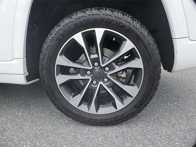 Photo of 2022 Bright White Clearcoat Jeep Grand Cherokee