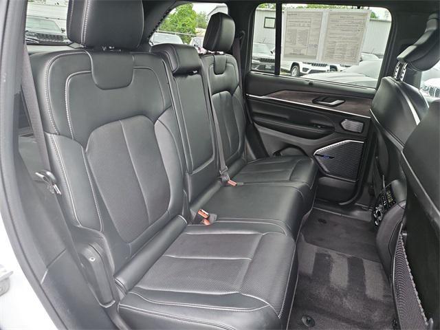 Photo of 2022 Bright White Clearcoat Jeep Grand Cherokee