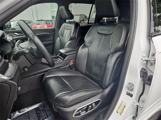 Photo of 2022 Bright White Clearcoat Jeep Grand Cherokee