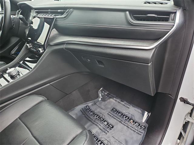 Photo of 2022 Bright White Clearcoat Jeep Grand Cherokee