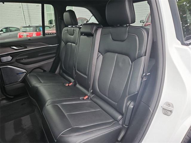 Photo of 2022 Bright White Clearcoat Jeep Grand Cherokee
