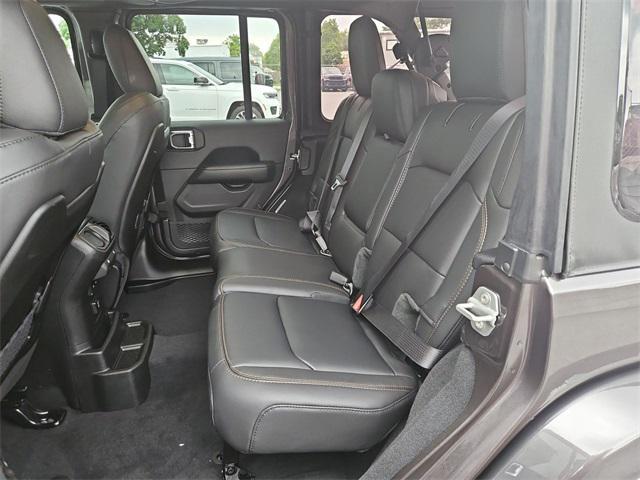 Photo of 2025 Crystal Metallic Jeep Wrangler