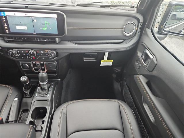 Photo of 2025 Crystal Metallic Jeep Wrangler