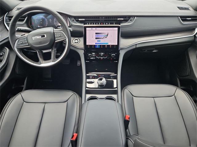 Photo of 2025 Diamond Black Jeep Grand Cherokee