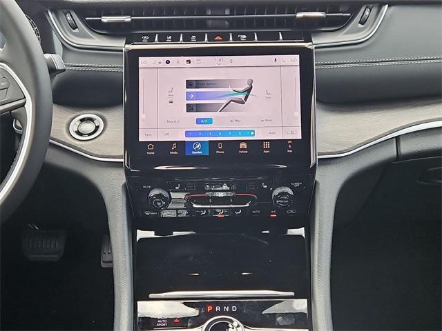 Photo of 2025 Diamond Black Jeep Grand Cherokee