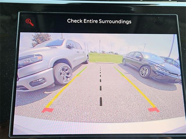 Photo of 2022 Silver Zynith Jeep Grand Cherokee L