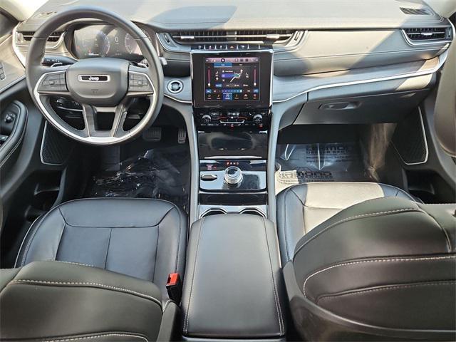 Photo of 2022 Silver Zynith Jeep Grand Cherokee L
