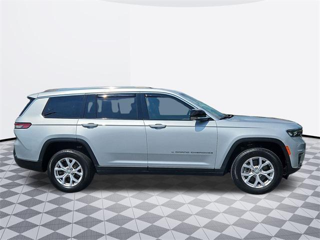 Photo of 2022 Silver Zynith Jeep Grand Cherokee L