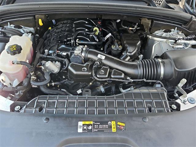 Photo of 2022 Silver Zynith Jeep Grand Cherokee L