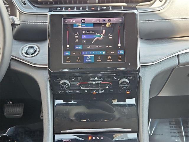 Photo of 2022 Silver Zynith Jeep Grand Cherokee L