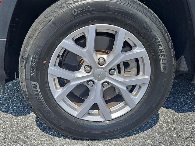 Photo of 2022 Silver Zynith Jeep Grand Cherokee L
