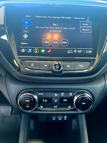 Photo of 2023 White Chevrolet Trailblazer