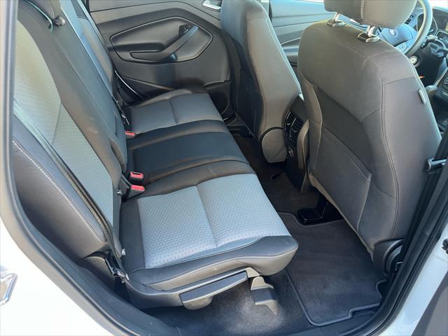 Photo of 2017 White Ford Escape