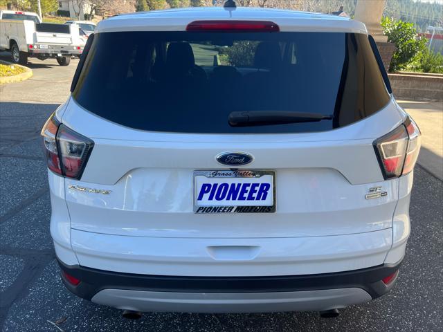 Photo of 2017 White Ford Escape