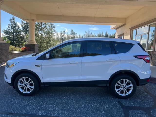 Photo of 2017 White Ford Escape