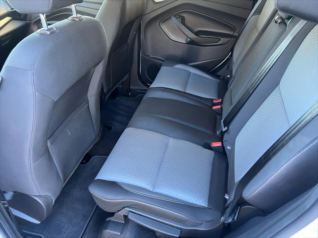 Photo of 2017 White Ford Escape