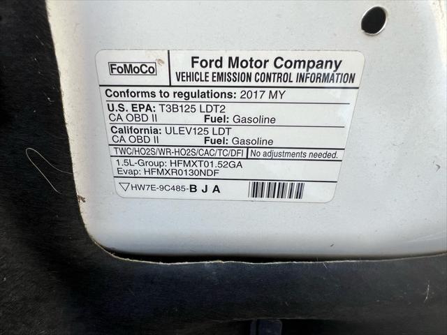 Photo of 2017 White Ford Escape