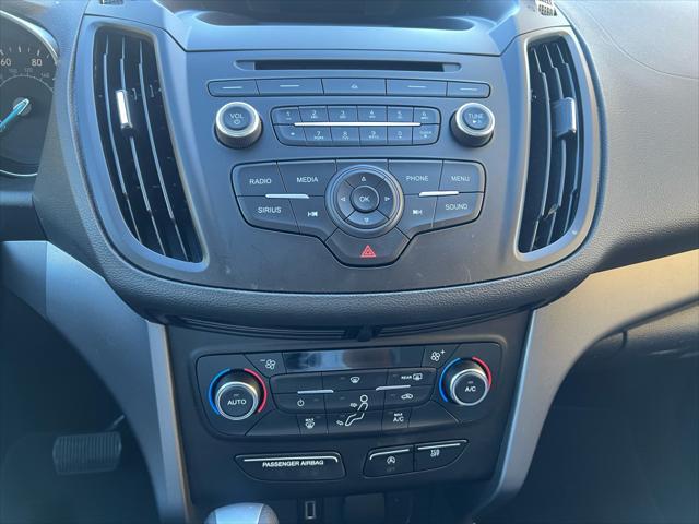 Photo of 2017 White Ford Escape
