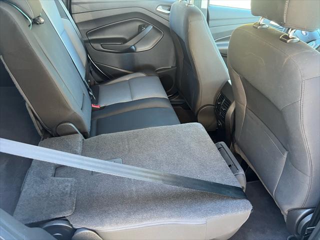 Photo of 2017 White Ford Escape