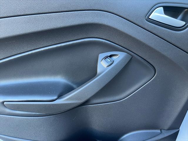 Photo of 2017 White Ford Escape