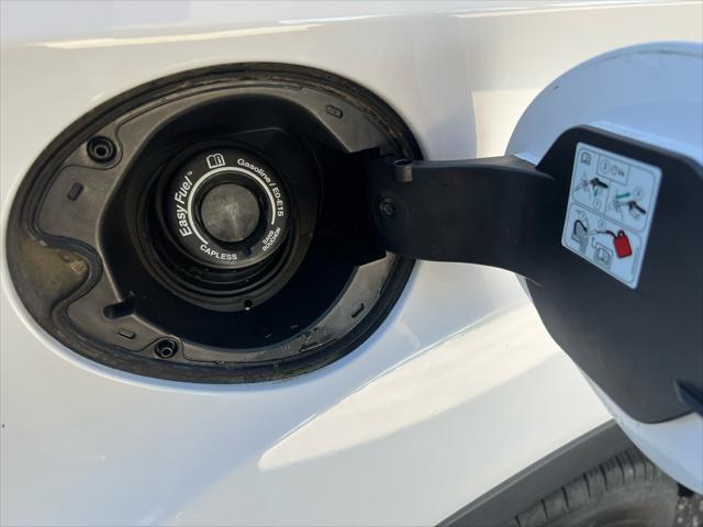 Photo of 2017 White Ford Escape