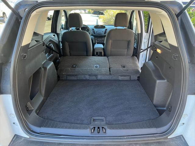 Photo of 2017 White Ford Escape