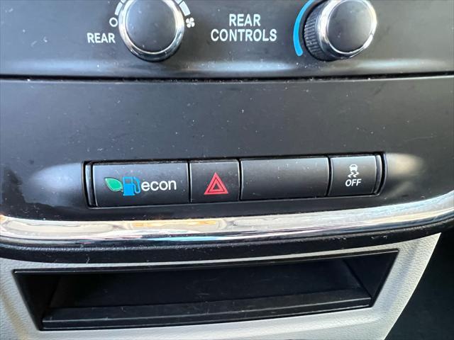 Photo of 2019 White Knuckle Clearcoat Dodge Grand Caravan