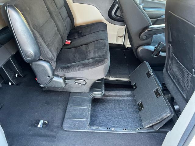 Photo of 2019 White Knuckle Clearcoat Dodge Grand Caravan