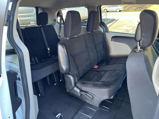 Photo of 2019 White Knuckle Clearcoat Dodge Grand Caravan