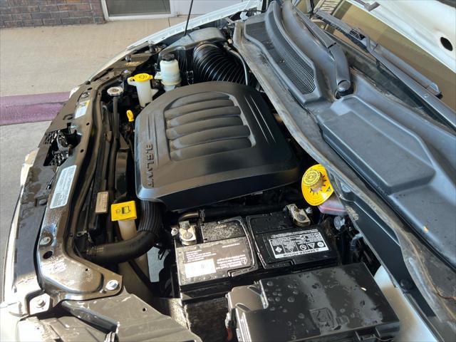 Photo of 2019 White Knuckle Clearcoat Dodge Grand Caravan
