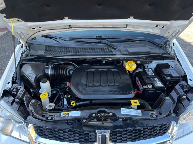 Photo of 2019 White Knuckle Clearcoat Dodge Grand Caravan