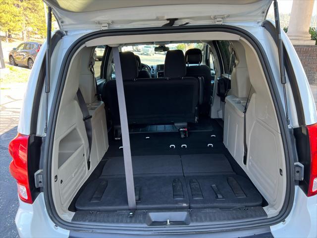 Photo of 2019 White Knuckle Clearcoat Dodge Grand Caravan