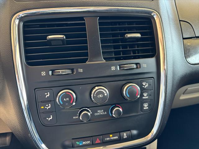 Photo of 2017 Granite Pearlcoat Dodge Grand Caravan