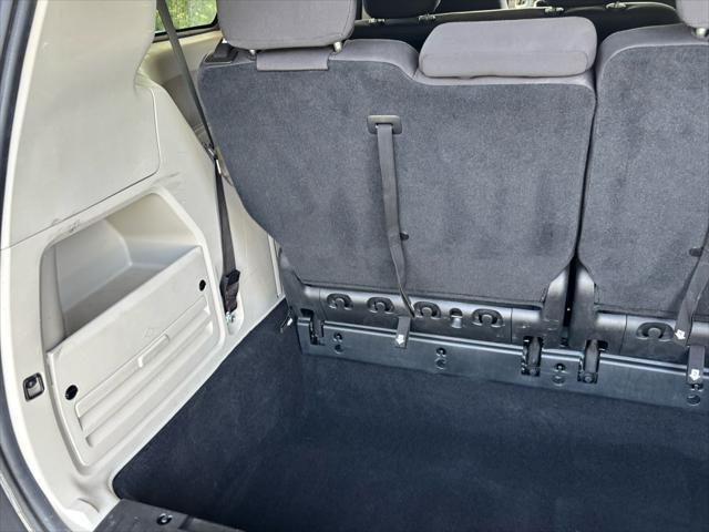 Photo of 2017 Granite Pearlcoat Dodge Grand Caravan