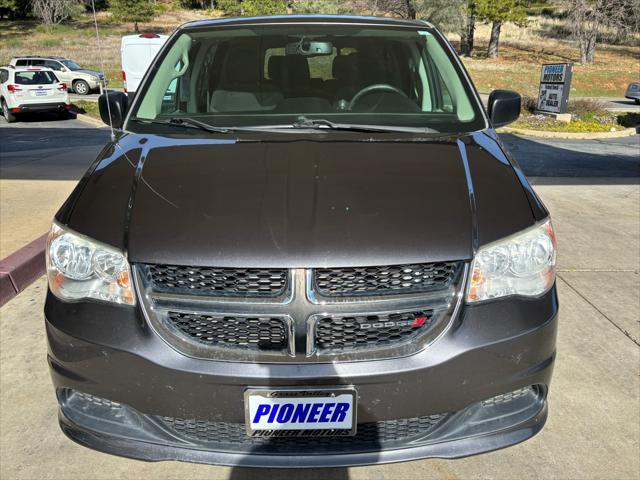 Photo of 2017 Granite Pearlcoat Dodge Grand Caravan