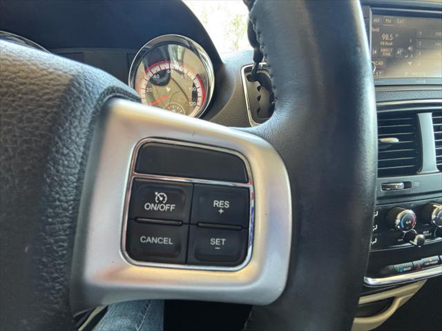 Photo of 2017 Granite Pearlcoat Dodge Grand Caravan