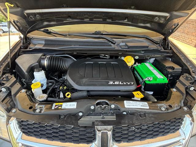 Photo of 2017 Granite Pearlcoat Dodge Grand Caravan