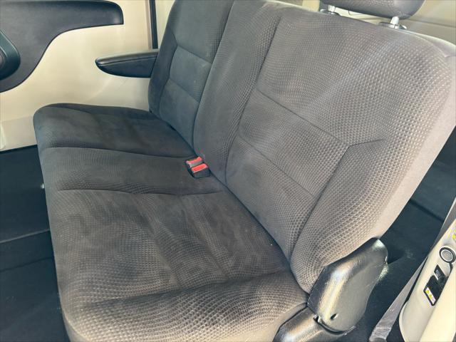 Photo of 2017 Granite Pearlcoat Dodge Grand Caravan